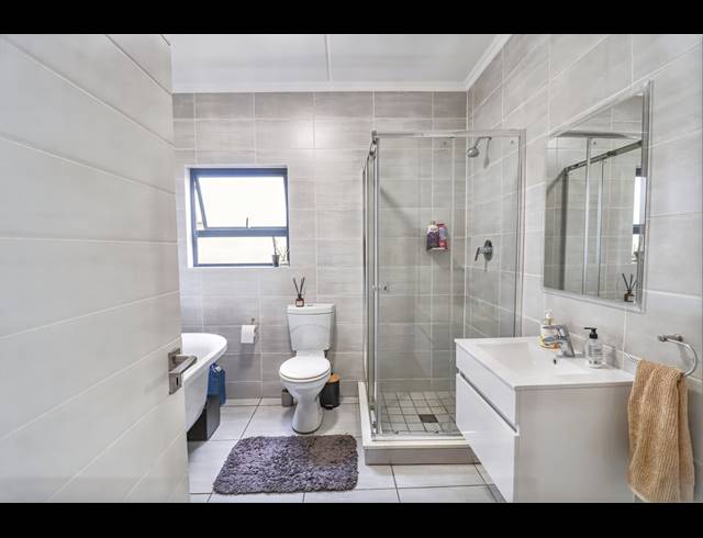 2 BEDROOM APARTMENT FOR SALE IN WATERFALL